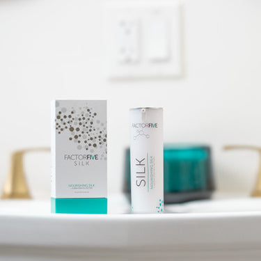 FACTORFIVE Skincare Nourishing Silk bottle and box in bathroom